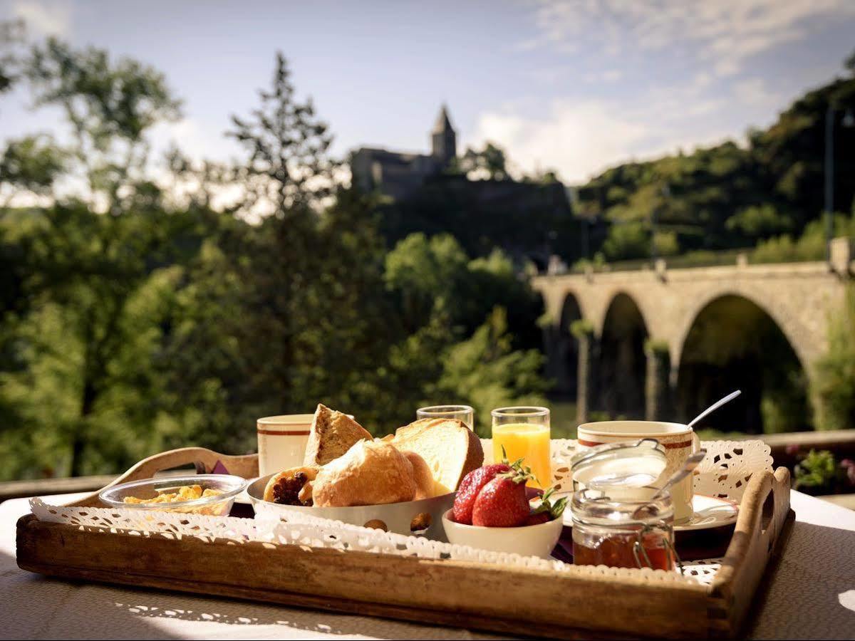 Logis Hotel Restaurant Du Pont 앙비알레트 외부 사진